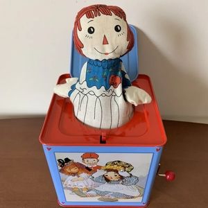 Vintage Raggedy Ann tin jack in the box